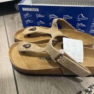 Birkenstock Gizeh Sandals (Brand New with tags)